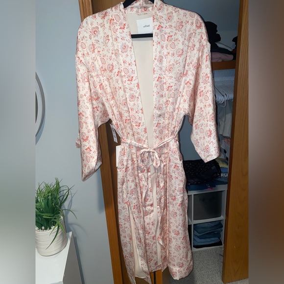 Monody Robe- Wilfred - Picture 1 of 3